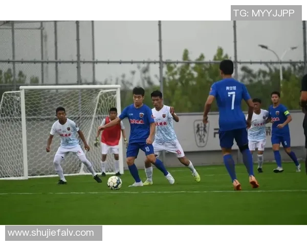 足球直报：深度解析赛事动态与球员表现，助你掌握最新足球资讯与分析技巧